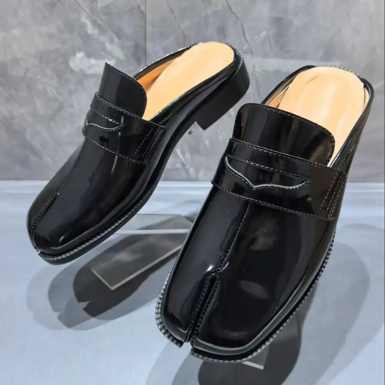 Men Shoes On - Męskie klapki Tabi z dzielonym palcem,